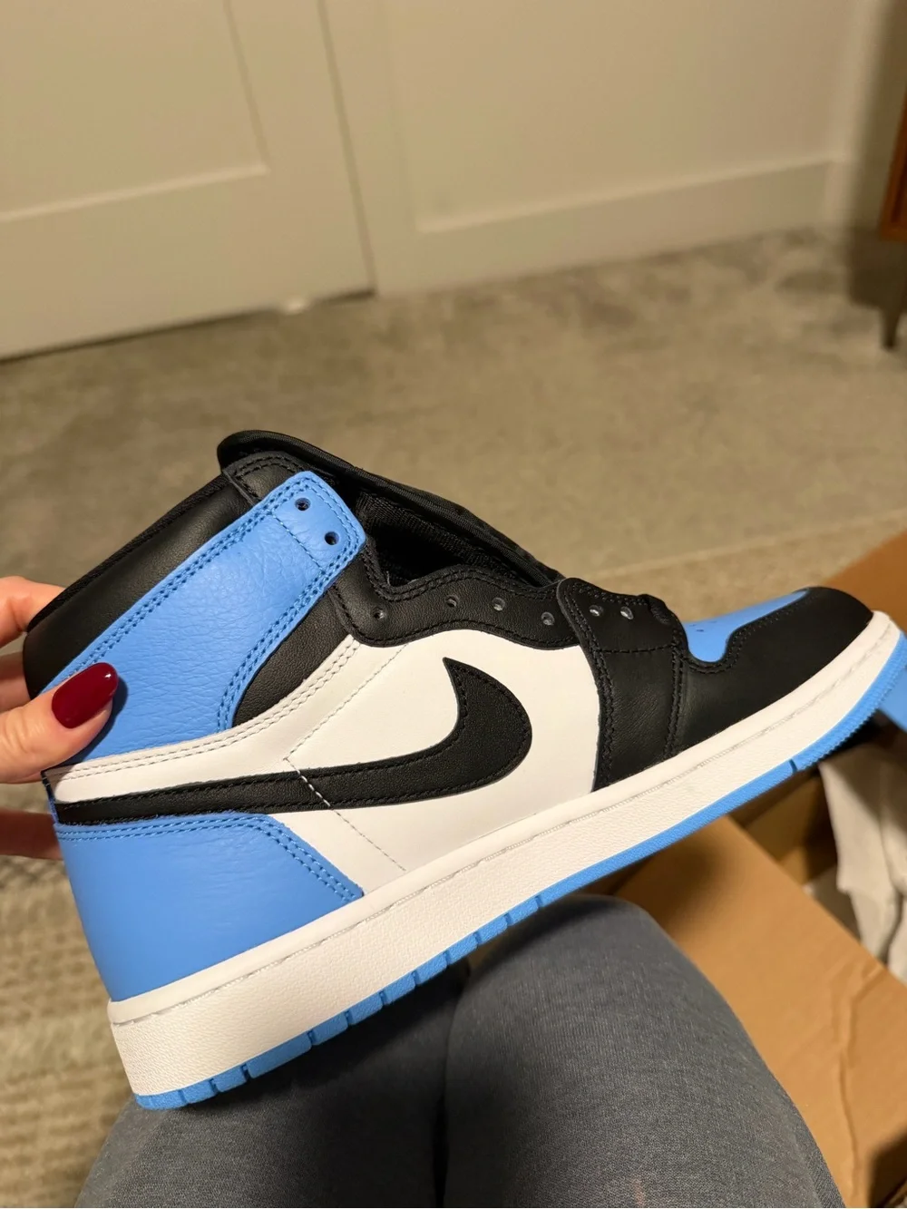 Jordan Retro High Top in Black/White/Light Blue